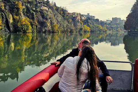 Tbilisi: River Sightseeing Boat Ride with Welcome Drink