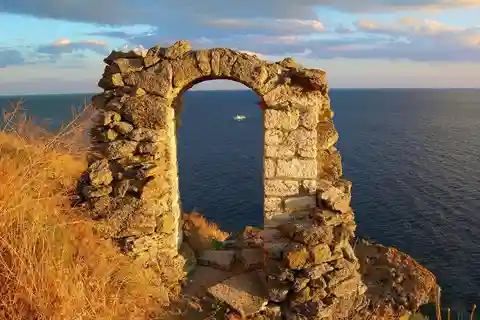 Full-Day Tour: Aladzha Monastery, Balchik, Kaliakra, Varna