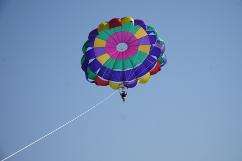 Dubái: parasailing en Jumeirah Beach ResidenceExperiencia Doble Paravelismo
