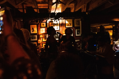Una noche en Ciudad del Cabo: noches de jazz y gemas ocultasRecorrido de bares