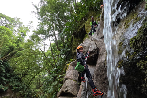 Açores: Aventura de Canyoning no Salto do CabritoAçores: Aventura de canoagem no Salto do Cabrito