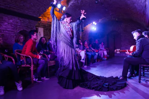 Sevilla: Flamenco Dreams Show med drink i en arabisk hvælving