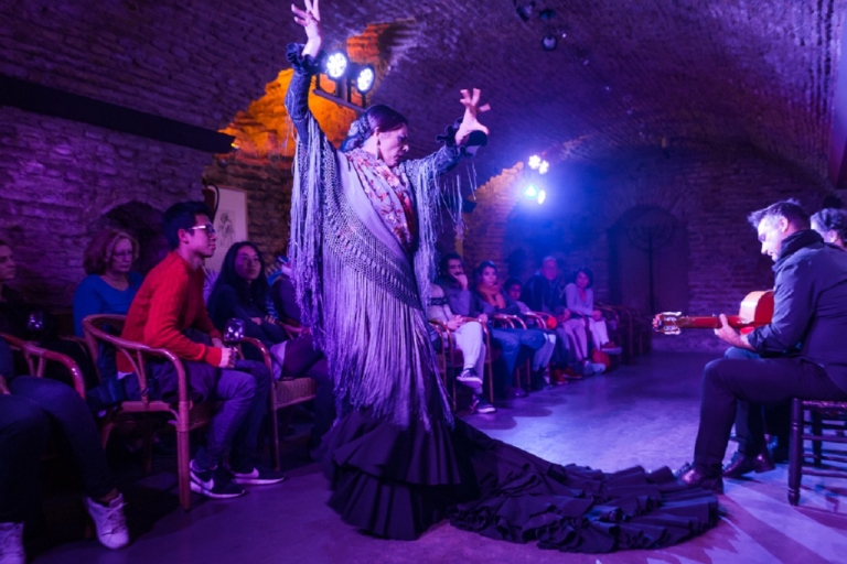 Sevilla: entrada al espectáculo de flamenco Bóveda Árabe con bebida