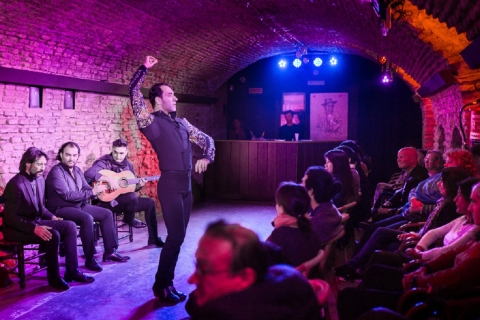 Sevilla: Arabisches Gewölbe Flamenco Show Ticket mit Getränk