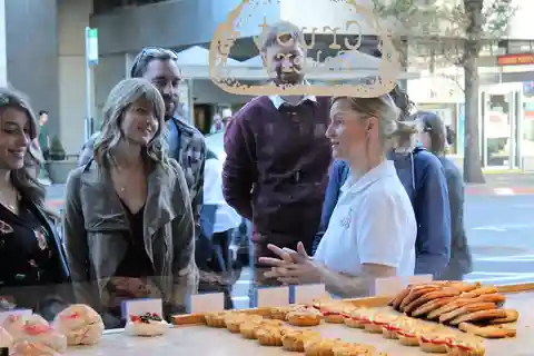 Victoria: Downtown Food and City Tour