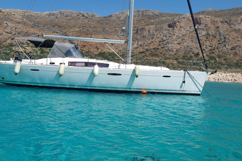 Kissamos: Balos and Gramvousa Private Sailing Trip with Meal