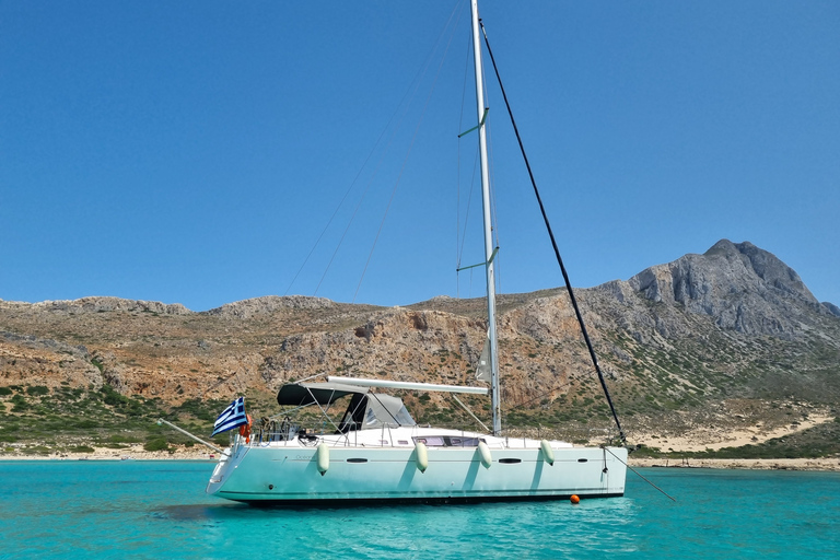 Kissamos: Balos and Gramvousa Private Sailing Trip with Meal