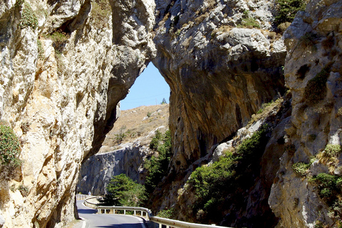 Desde Elounda: viaje privado al oeste de Creta y al veneciano RethymnoLimusina 3 plazas Premium