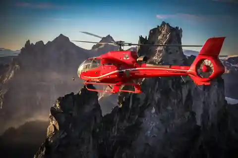 Whistler: Wycieczka helikopterem nad lodowcem i lądowanie w górach