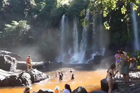 Cascata da Montanha Kulen, 1000 lingas, Visita ao Buda Reclinado