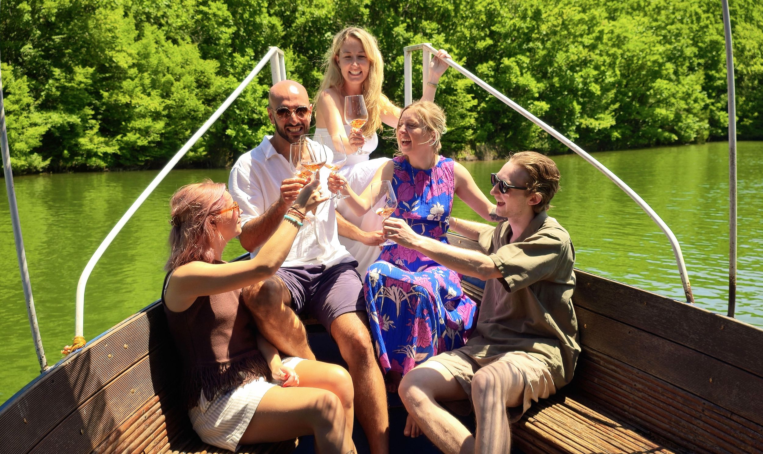 Durrës: Weingut- und Weinprobe-Tour mit malerischer Seebootfahrt