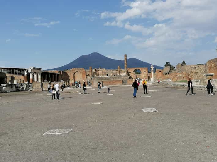 Pompeii: Guided Tour with Archaeologist with max. 12 People