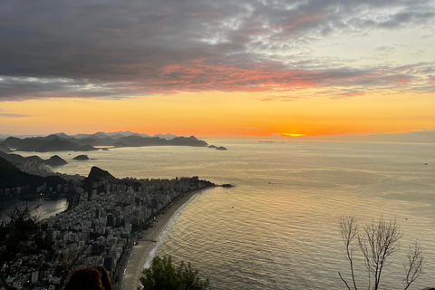 Dois irmãos sunrise hike & drone video