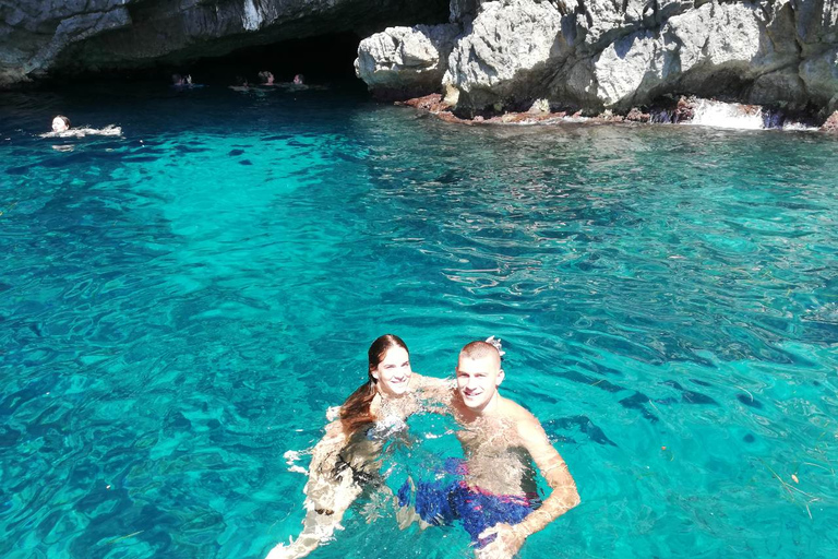 Kotor: tour privato in motoscafo alla Grotta Azzurra con tempo di nuoto