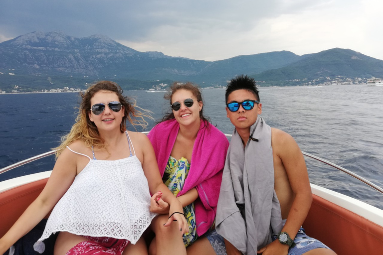 Kotor : Excursion en bateau rapide privé à la grotte bleue avec temps de baignadeKotor : Excursion privée en bateau rapide à la grotte bleue avec temps de baignade