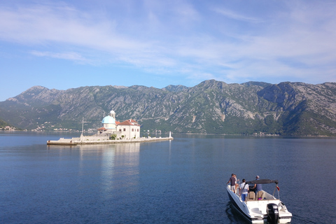 Kotor: Excursión privada en lancha rápida a la Cueva Azul con tiempo de baño