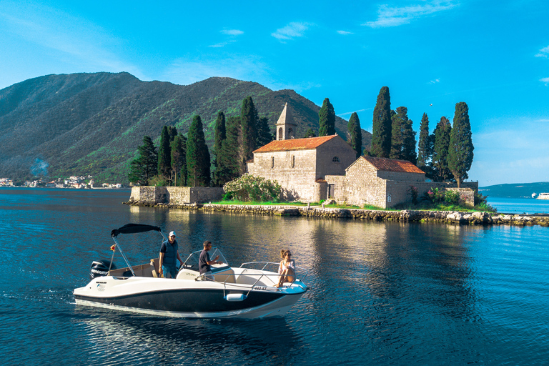 Kotor: tour privato in motoscafo alla Grotta Azzurra con tempo di nuoto