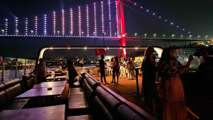 Istanbul: Bosphorus Music and Dinner Cruise w/ Private Table