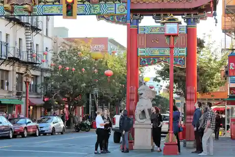 Victoria: Chinatown and Old Town Food Tour with Tastings