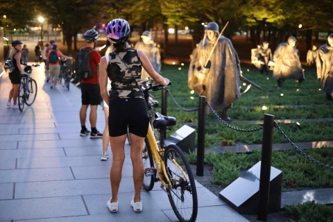 Washington DC Monuments by Night Bike TourOption standard