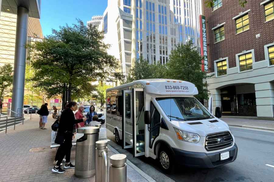 Charlotte: Geführte Tour durch die Stadtgeschichte mit dem Van. Foto: GetYourGuide