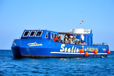 Makadi Bay: Sea Lion Submarine Trip with Snorkeling