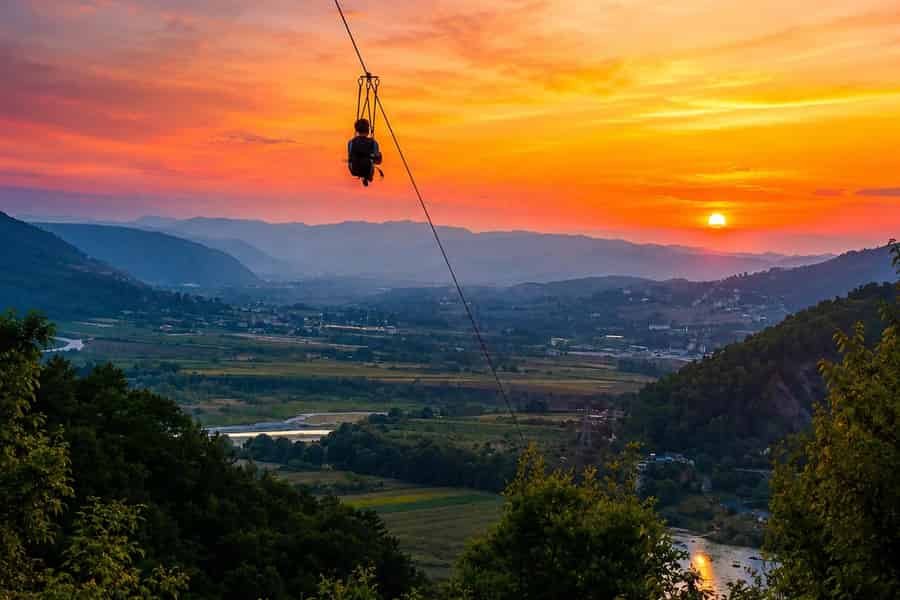 Ab Tirana: Petrela-Burg, Seilrutsche & Quad/Hotelabholung. Foto: GetYourGuide Ab Tirana: Petrela-Burg, Seilrutsche & Quad/Hotelabholung. Foto: GetYourGuide