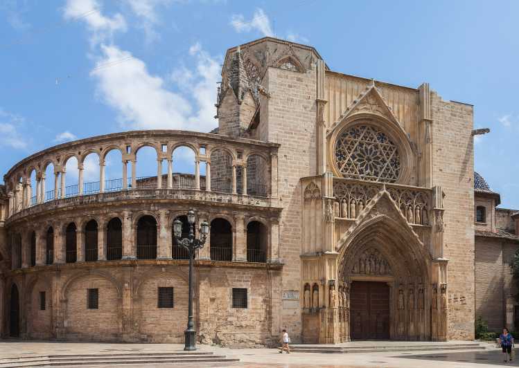 Valencia: Guided City Walking Tour with Tapas Tastings