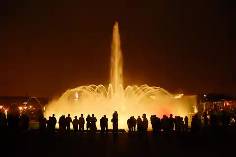 Tour noturno particular em Lima ao Circuito Mágico das Águas