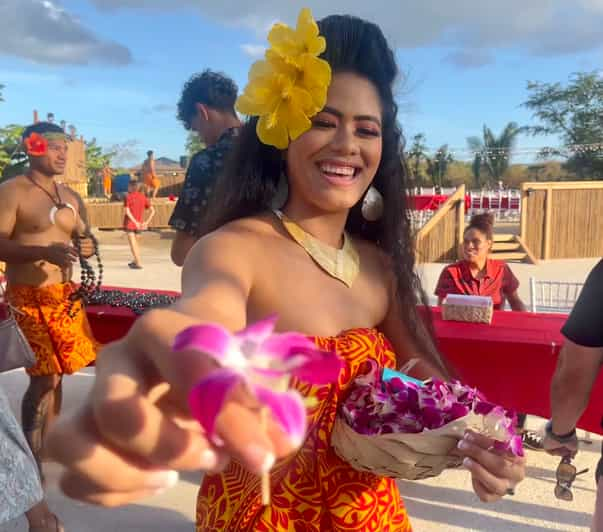 Oahu: Mele Luau Performance en Coral Crater VIP Entry Bicket