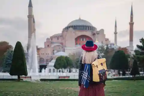 Istanbul Walking Tour: Mosques, Palace, Cistern with Lunch