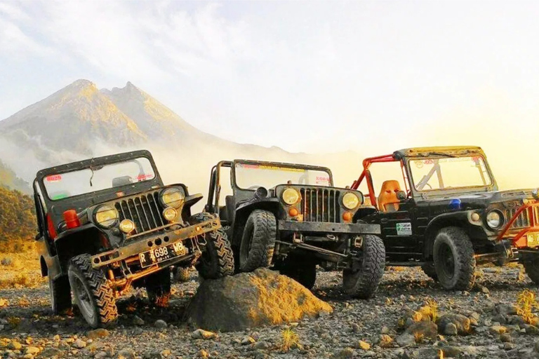 Yogyakarta: Safari en jeep du mont Merapi avec guide et transfertTour pour le lever du soleil