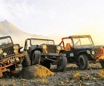 Yogyakarta: Safari de jipe guiado no Monte Merapi com serviço de busca