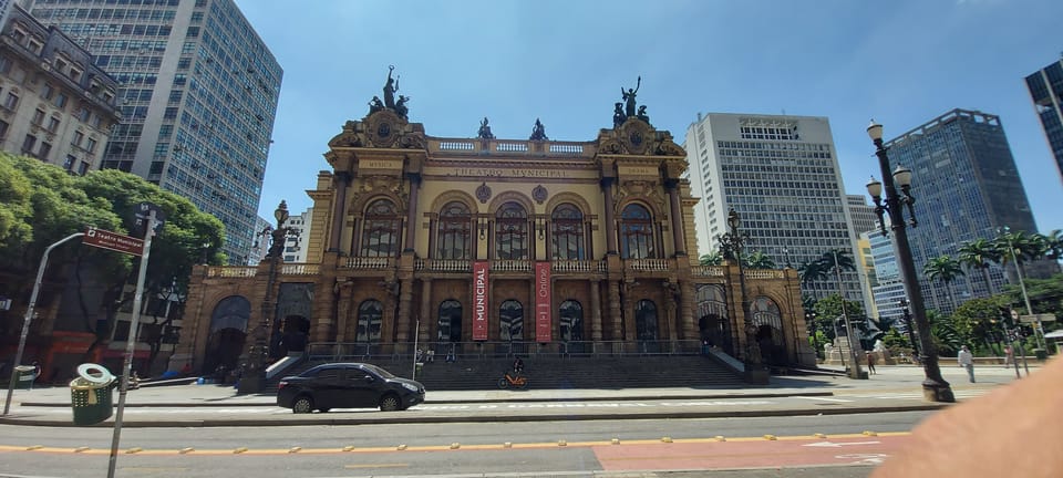 Colagem de mídia