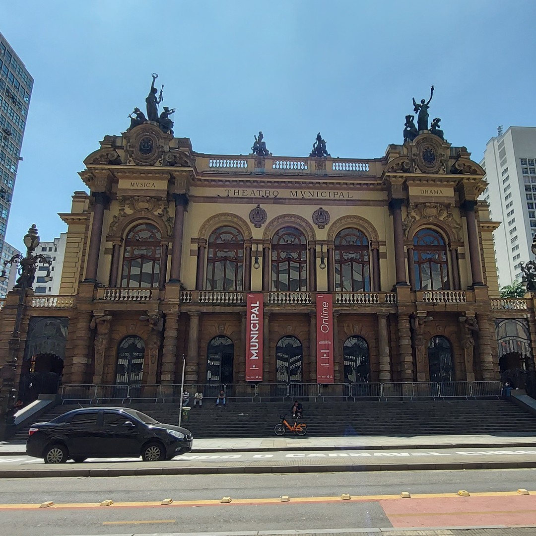 Colagem de mídia
