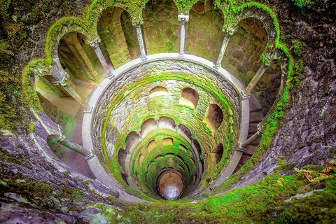 Sintra: Quinta da Regaleira Ticket und Guided TourTour auf Spanisch