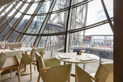 Paris, Paris: Eiffeltornets Madame Brasserie Middag med dryckGrande Dame Meny med dryck med utsikt över Seine