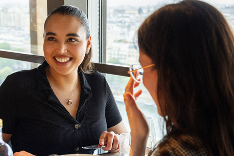 Parijs: diner bij Madame Brasserie in de Eiffeltoren om 18:30 uurGustave Menu met drankjes, in het midden van het restaurant