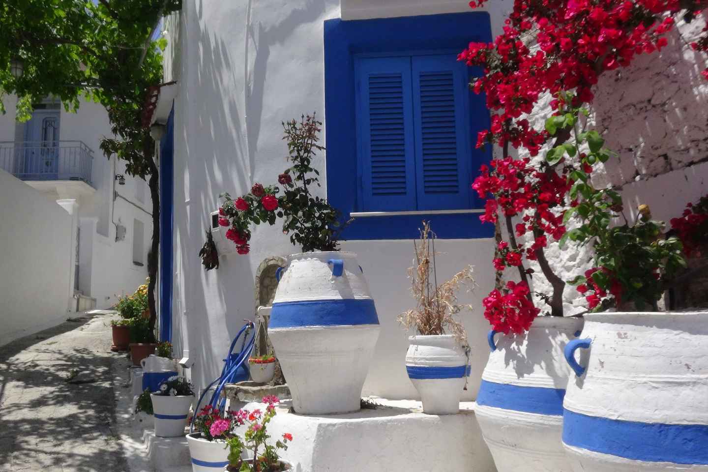 「スリプティ山脈と小村を巡るジープでの旅」