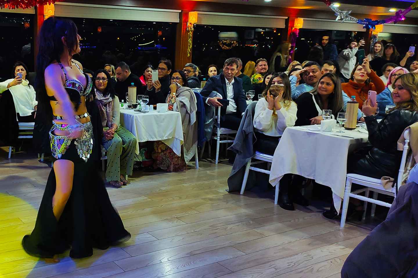 Istanbul: New Year's Eve Dinner Cruise / DJ & Drinks 2026