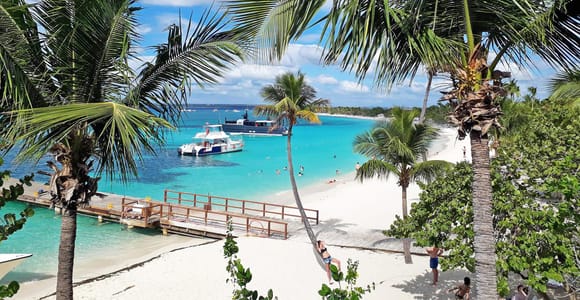 Punta Cana: Full Day Boat Trip to Catalina Island with Lunch