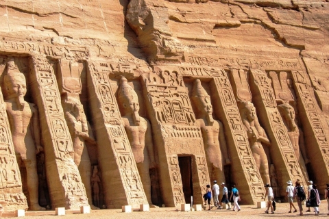 Van Aswan: Abu Simbel-tempeldagtrip met hotelovernameGedeelde rondleiding zonder gids