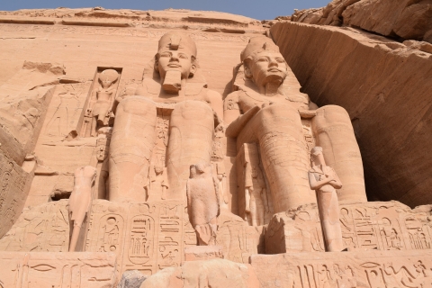 Z Asuanu: wycieczka do świątyni Abu Simbel z odbiorem z hoteluWspólna wycieczka bez przewodnika