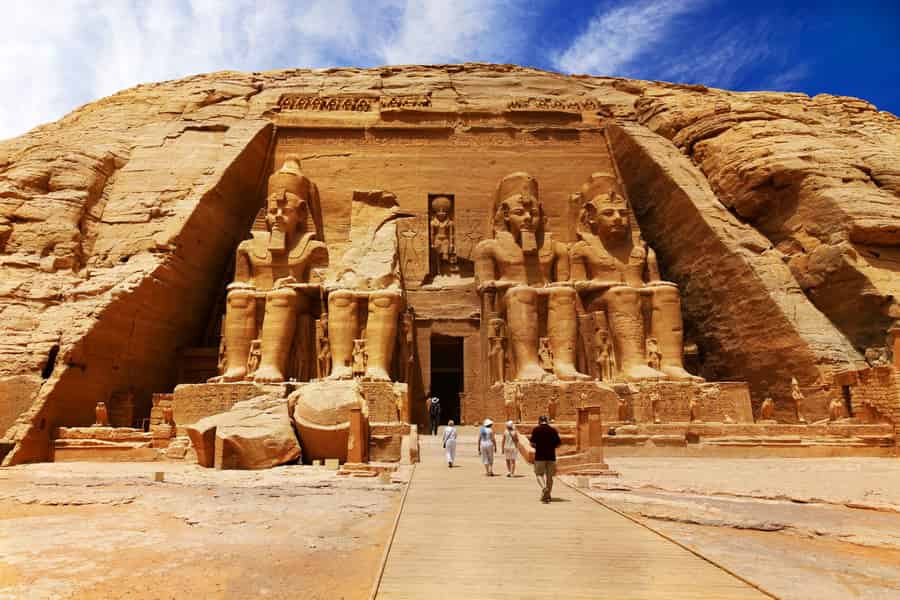 Von Assuan aus: Abu Simbel Tempeltagestour mit Abholung vom Hotel. Foto: GetYourGuide