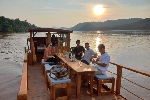 Luang Prabang: Mekong Sunset Cruise en Hot Pot-dinerLuang Prabang: deelname aan zonsondergangcruise en hotpot-diner