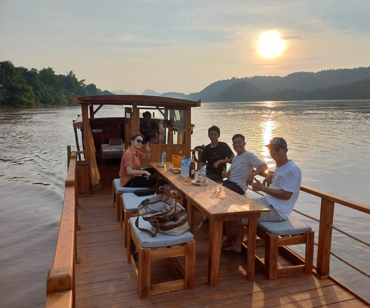 Luang Prabang: Mekong-Sonnenuntergangs-Kreuzfahrt und Hot Pot Dinner