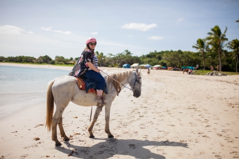 Fiyi: paseo a caballo por la playa con almuerzo y traslado