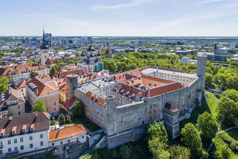 From Riga: Private Transfer to Tallinn with SightseeingPrivate Car