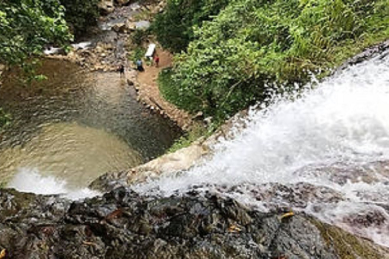 Fidżi: Biasevu Village i wodospad z lunchem