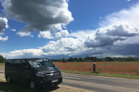De Vilnius: Transferência Privada para Riga com Sightseeing
